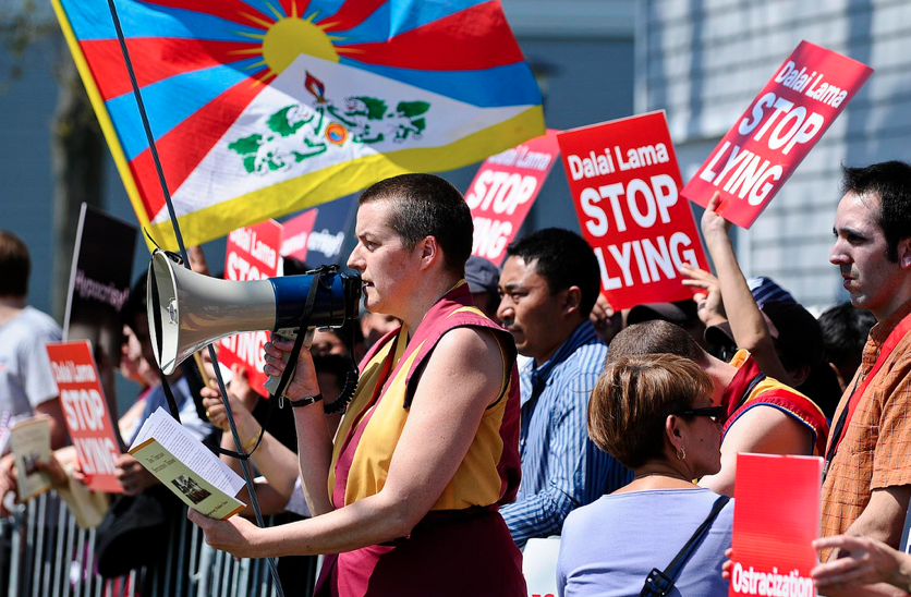 Gen-la Kelsang Dekyong at Colgate University (USA), April 22nd, 2008. (Details here.